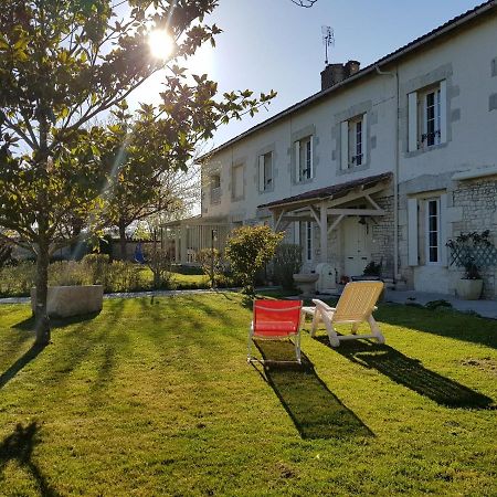 Domaine De Pelouaille - Chambre D'Hotes Сен-Жан-д'Анжелі Екстер'єр фото