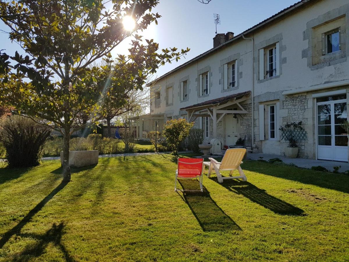 Domaine De Pelouaille - Chambre D'Hotes Сен-Жан-д'Анжелі Екстер'єр фото