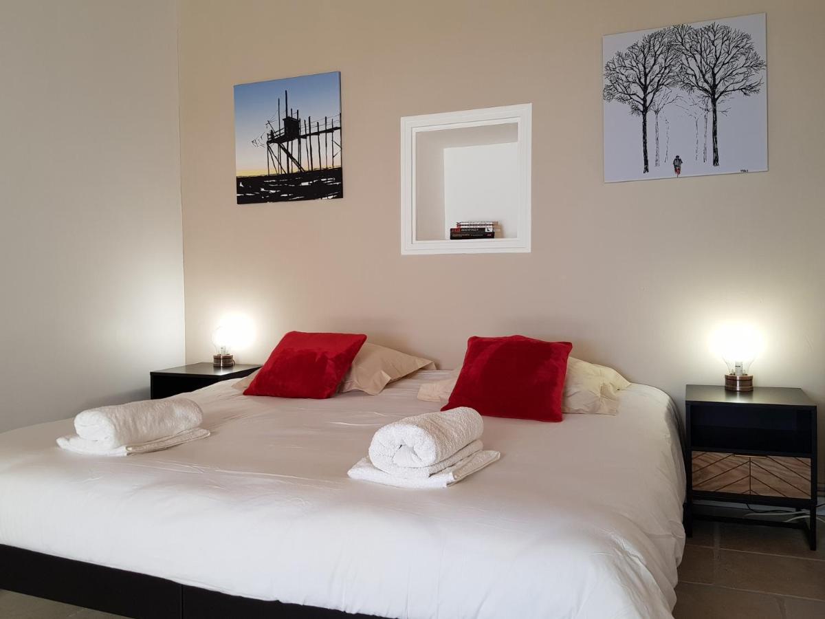 Domaine De Pelouaille - Chambre D'Hotes Сен-Жан-д'Анжелі Екстер'єр фото